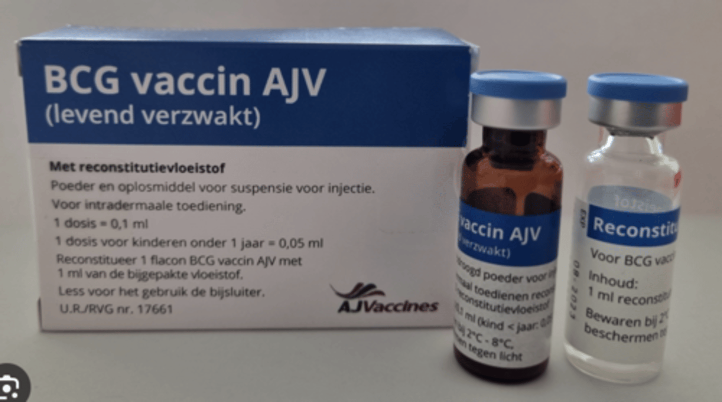 <p>Type de vaccin : Vaccin vivant atténuée </p><p>Adjuvants : NON</p><p>Spécialité : Vaccin AJVaccines</p><p>Obligatoire? : NON</p><p>recommandée à partir de 1 mois et jusqu’à l’âge de 15 ans chez les enfants exposés à un risque élevé de tuberculose.</p><p>Schéma vaccinal : x1 dose de 1 mois à 15 ans</p><p>injection intradermique</p><p>Contre-indication : </p><p>Déficit immunitaire congénital ou acquis</p><p>Infection à VIH </p><p>Allergie connue à un composant du vaccin. </p><p>Le vaccin est déconseillé pendant la grossesse</p>