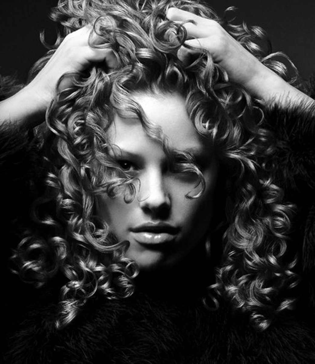 <p>curly hair</p>