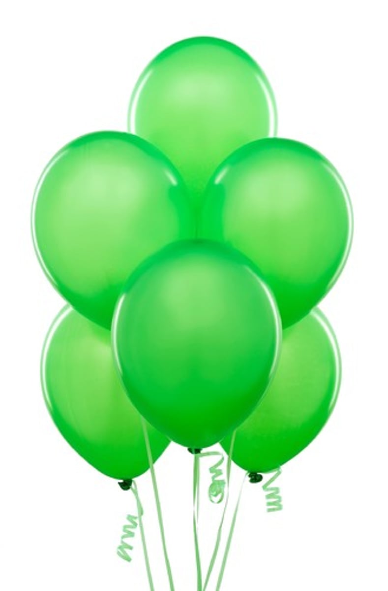 <p>(lǜ)</p><p>green</p>