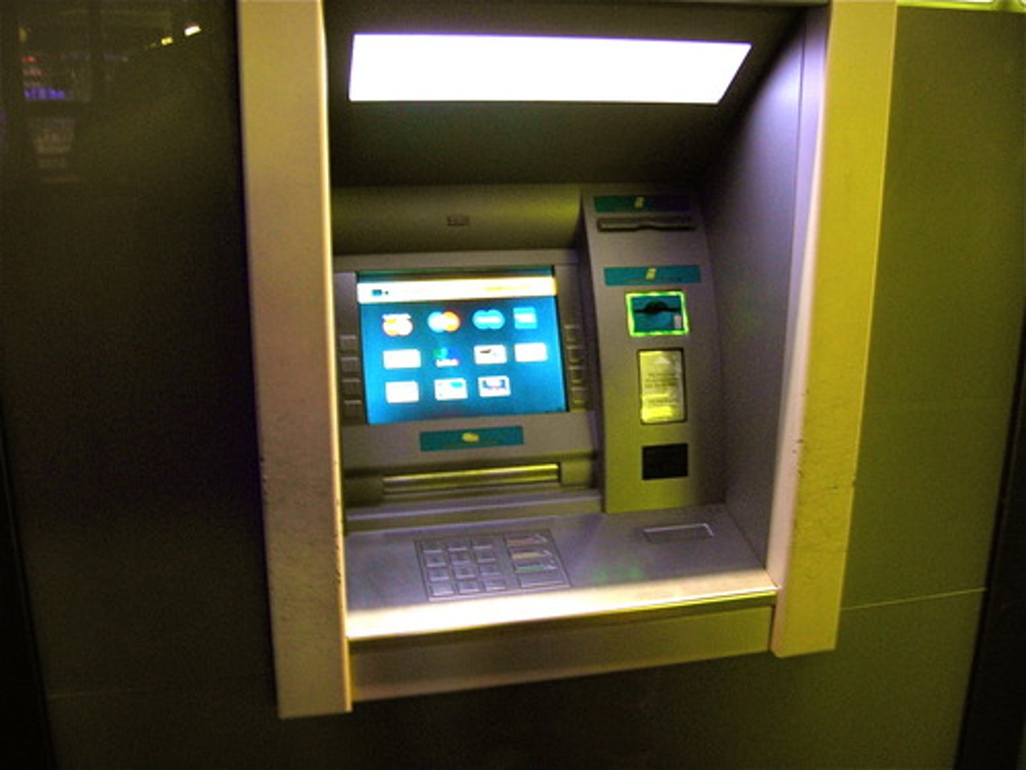 <p>банкомат</p>