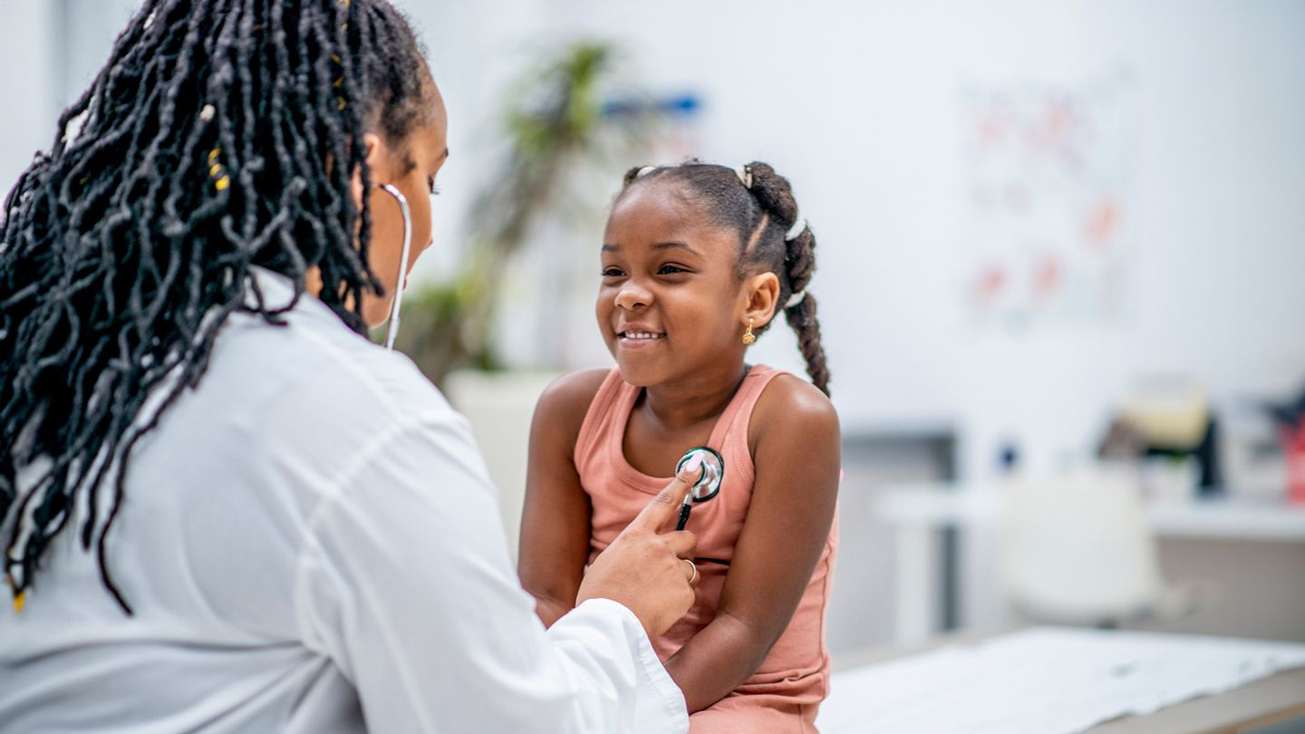 <p>le/la pédiatre</p>