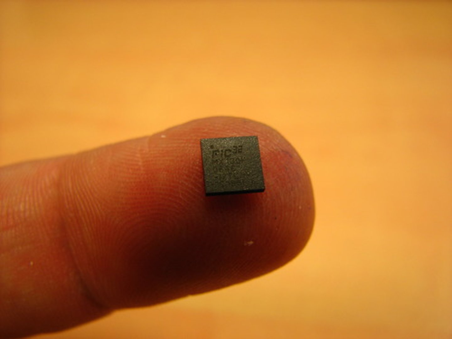 <p>a prefix meaning 'very small', such as microchip</p>