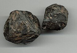 <p>Fracture with a rough, uneven break, rather than straight lines or specific patterns</p>