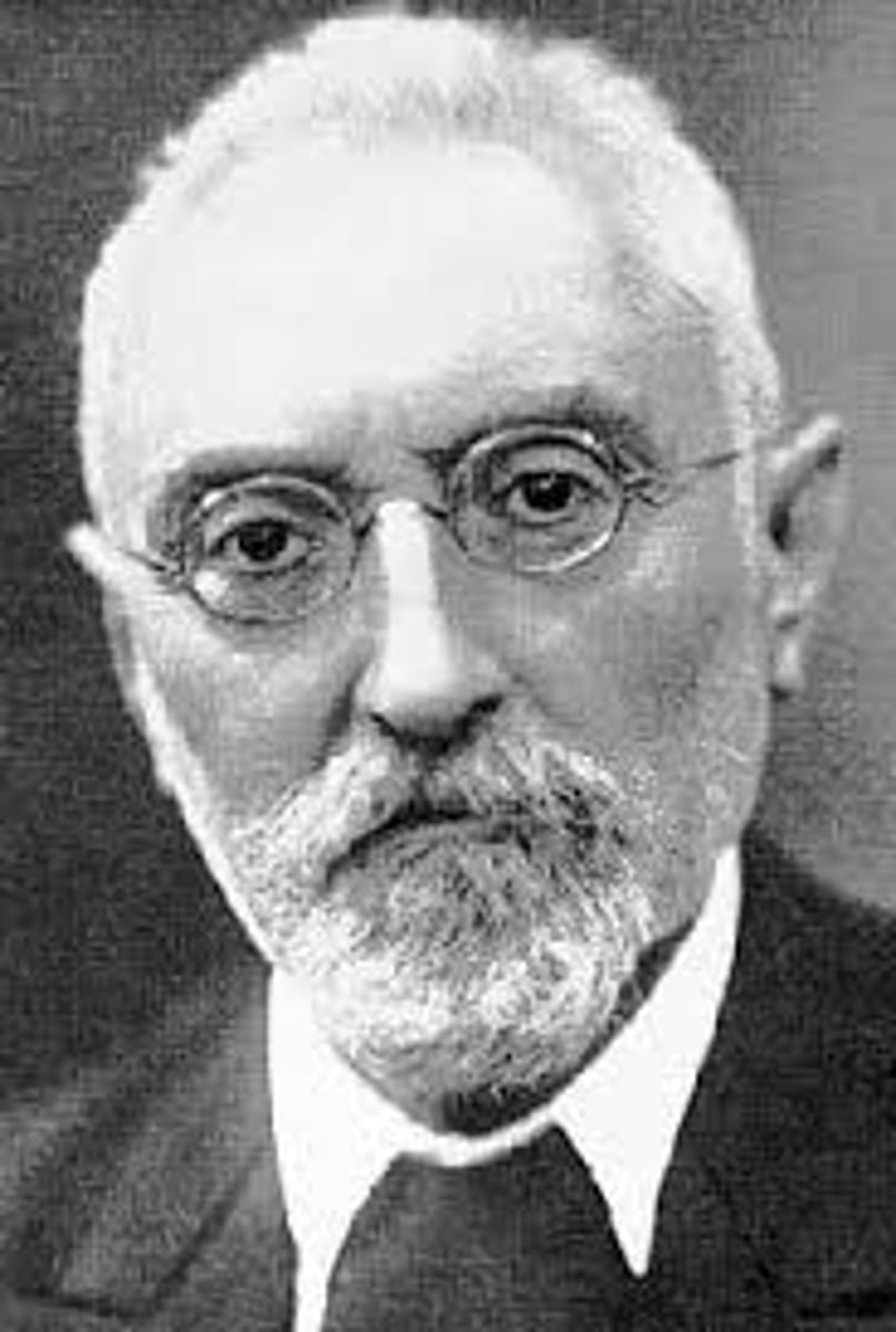 <p>-Autor: Miguel de Unamuno</p><p>-País: España</p><p>-Época literaria: Generación 1898</p>