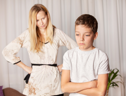 <p>разочарованный (чем-то/кем-то)</p>