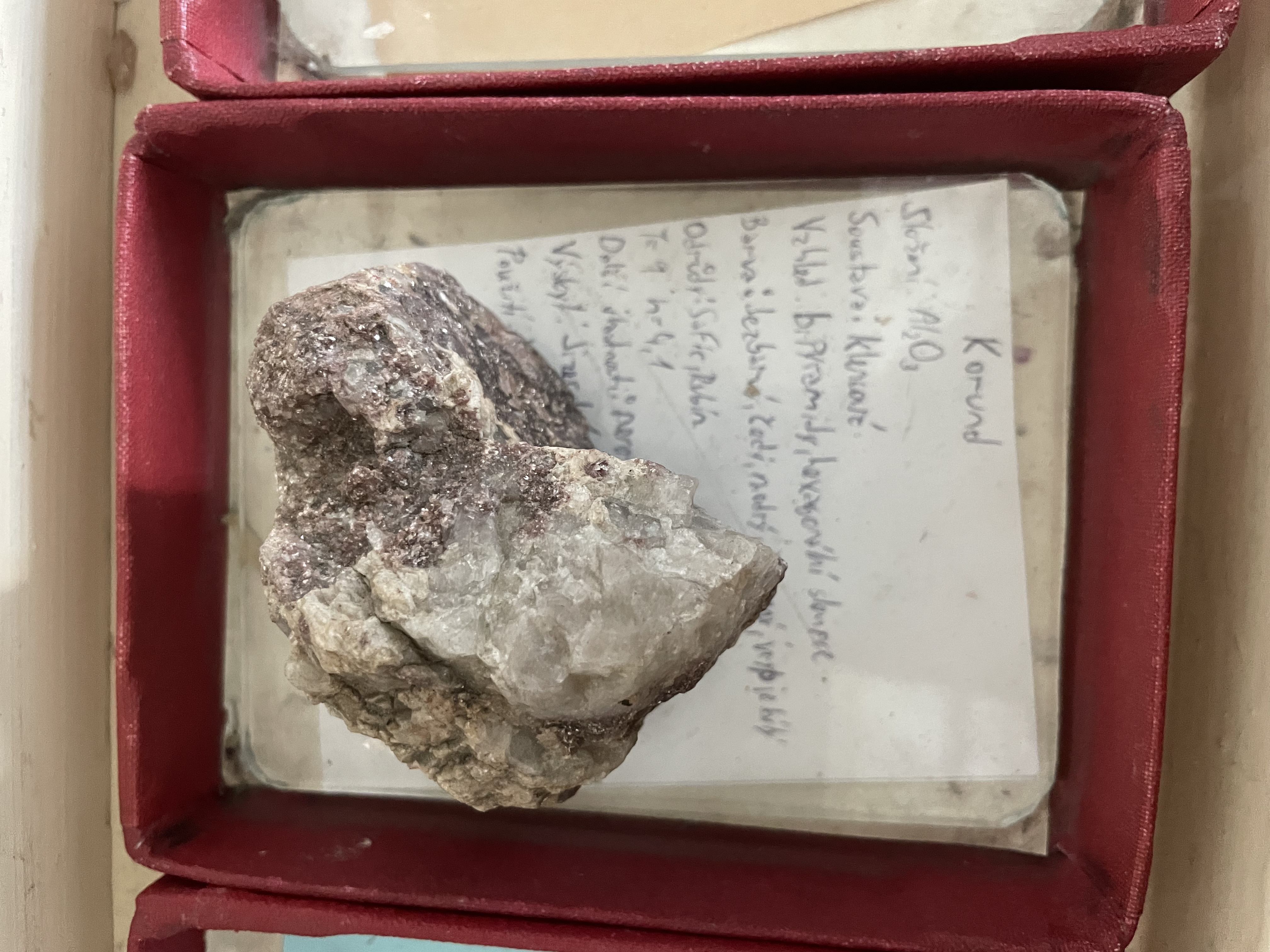 <p>korund - Al2O3 - oxid</p>