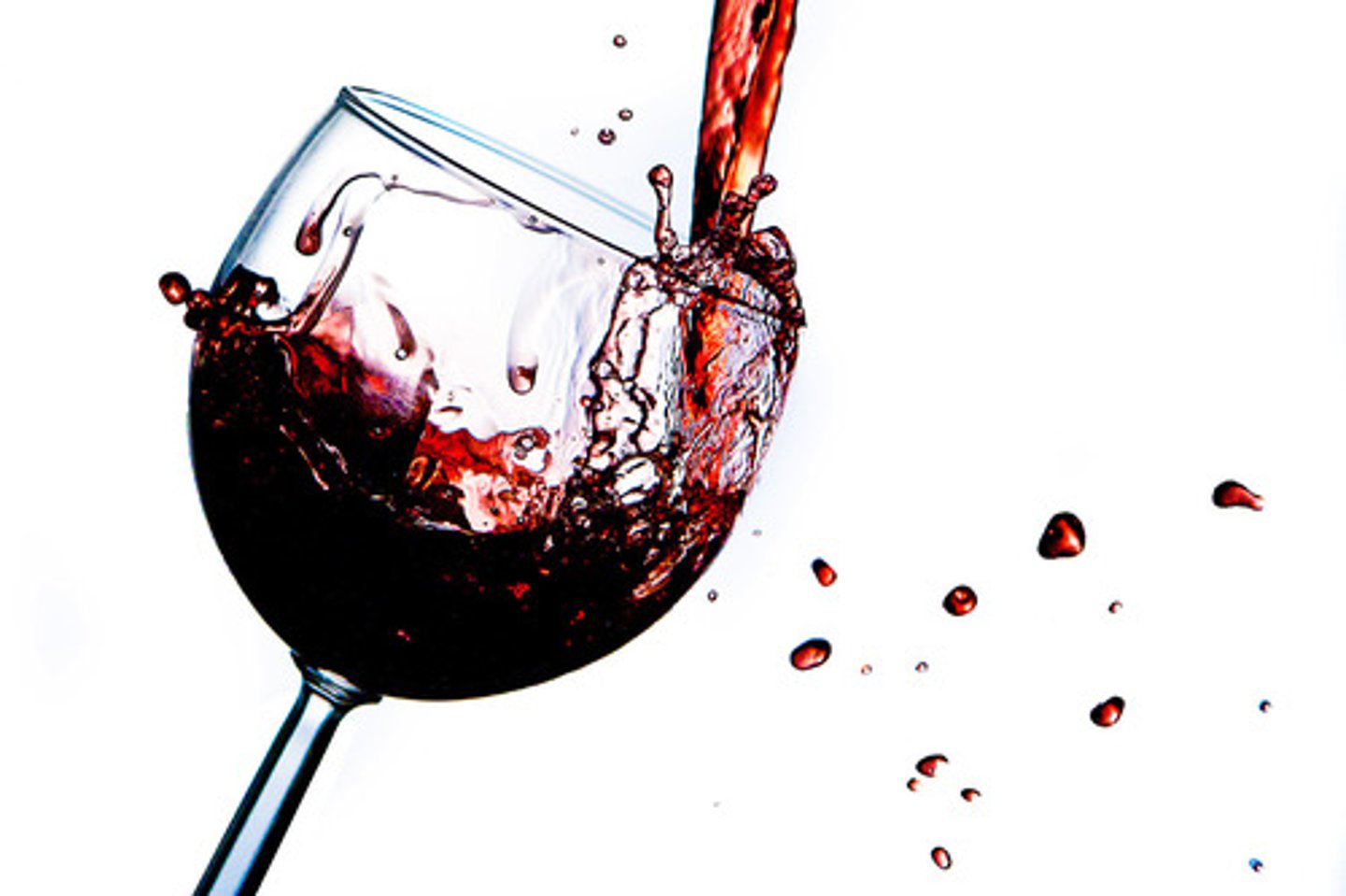 <p>こぼれる</p><p>bị đổ</p><p>なみだがこぼれた</p><p>Nước mắt trào ra</p>