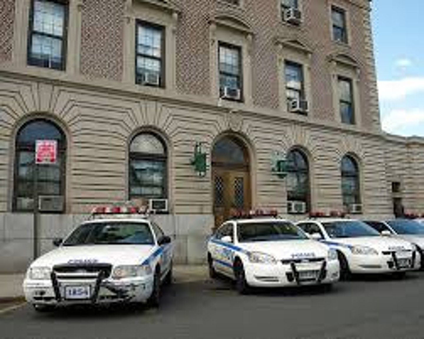 <p>police station</p>