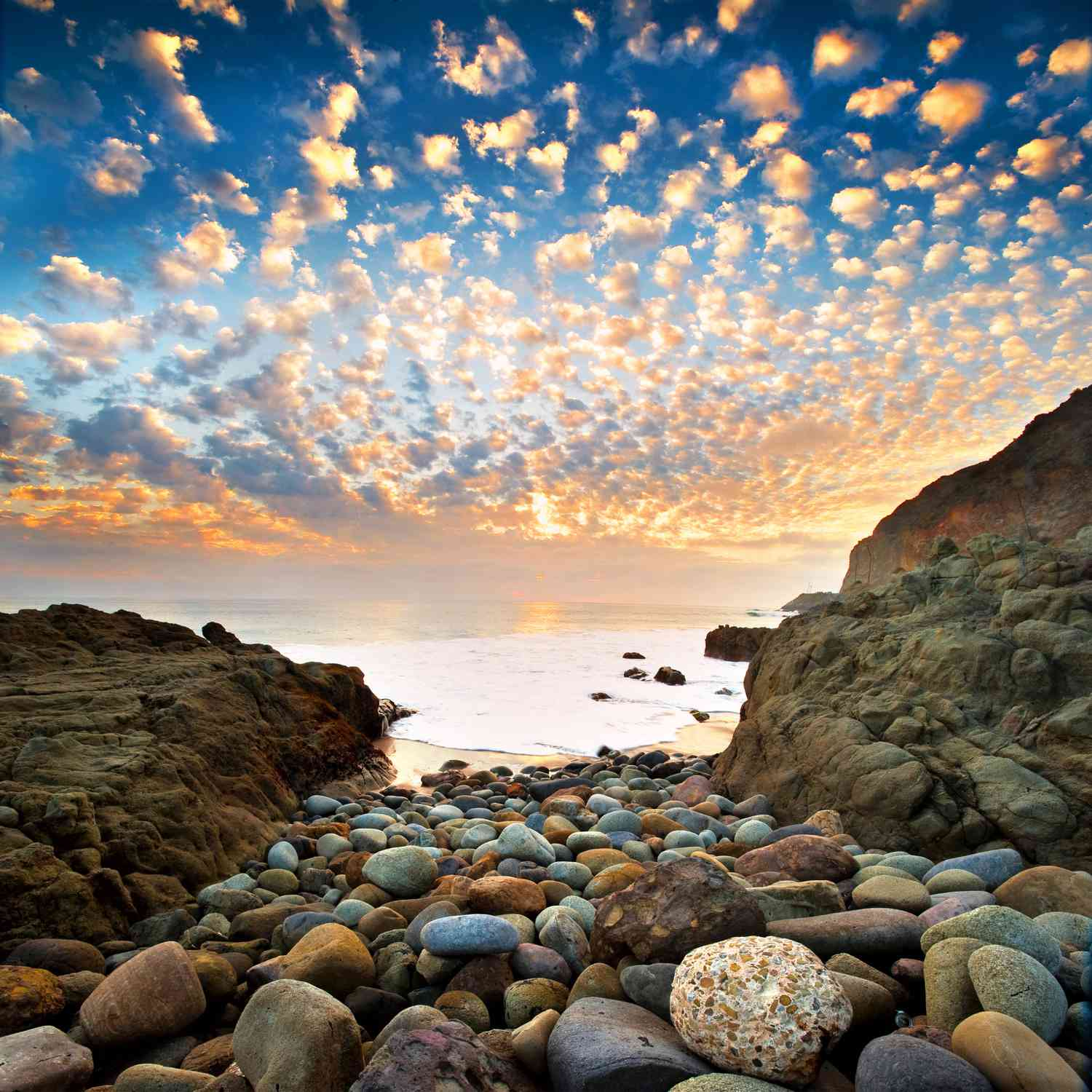 <p>Describe altocumulus clouds + environment which it forms</p>