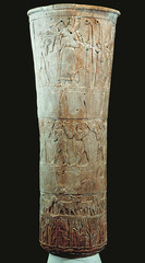 <p>-Alabaster, 3&apos; ¼&quot; high -Likely dedicated to Inanna -People depicted bringing baskets of things to dedicate/sacrifice -2 theories: ritualistic marriage between priest and Inanna OR priest is just bringing gifts -Either way, gives power to the priest (aligned with deity) -Rows are called &quot;registers&quot;/&quot;freezes&quot; -Tells a story through a sequence of imagery -More sophisticated than cave paintings&apos; -Also implies a hierarchy (most important people are biggest)</p>