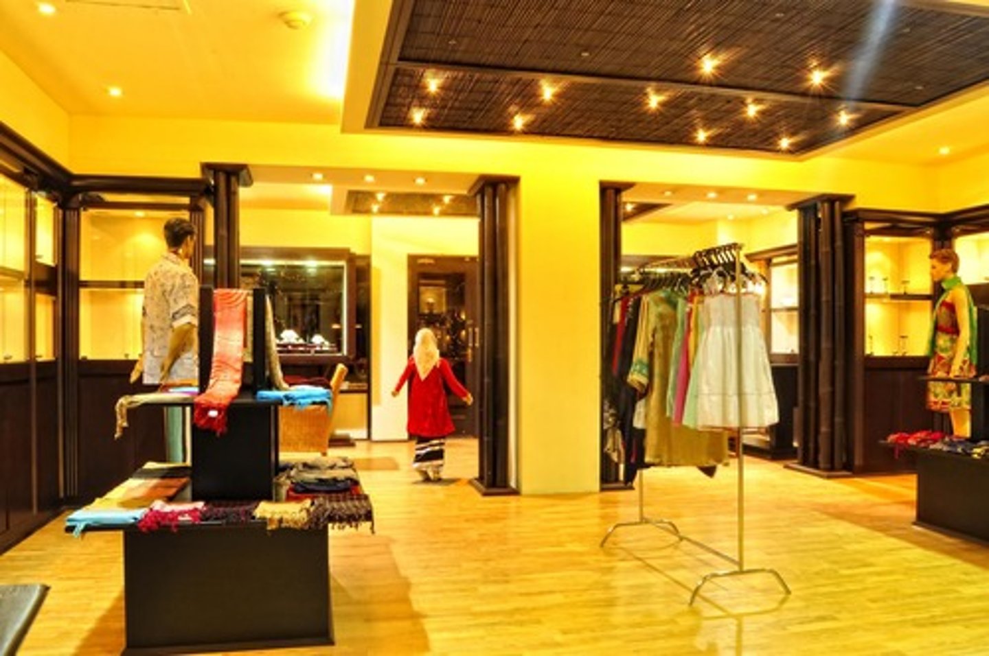 <p>small clothes store</p>
