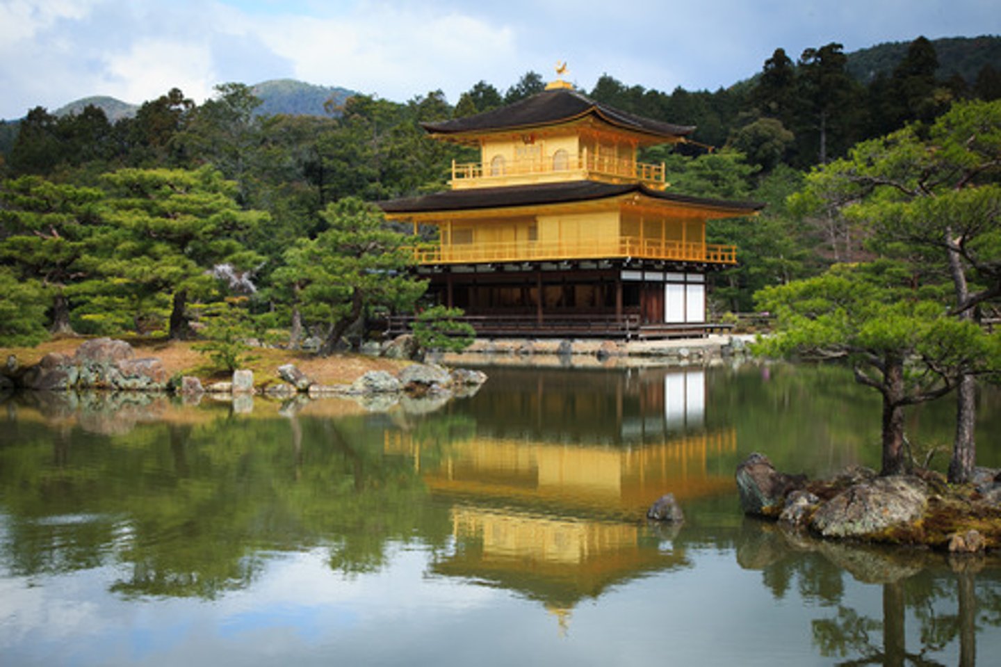 <p>Built in the 14th Century by powerful military commander (Shogun)</p><p>It contains removable walls and has an open interior</p>