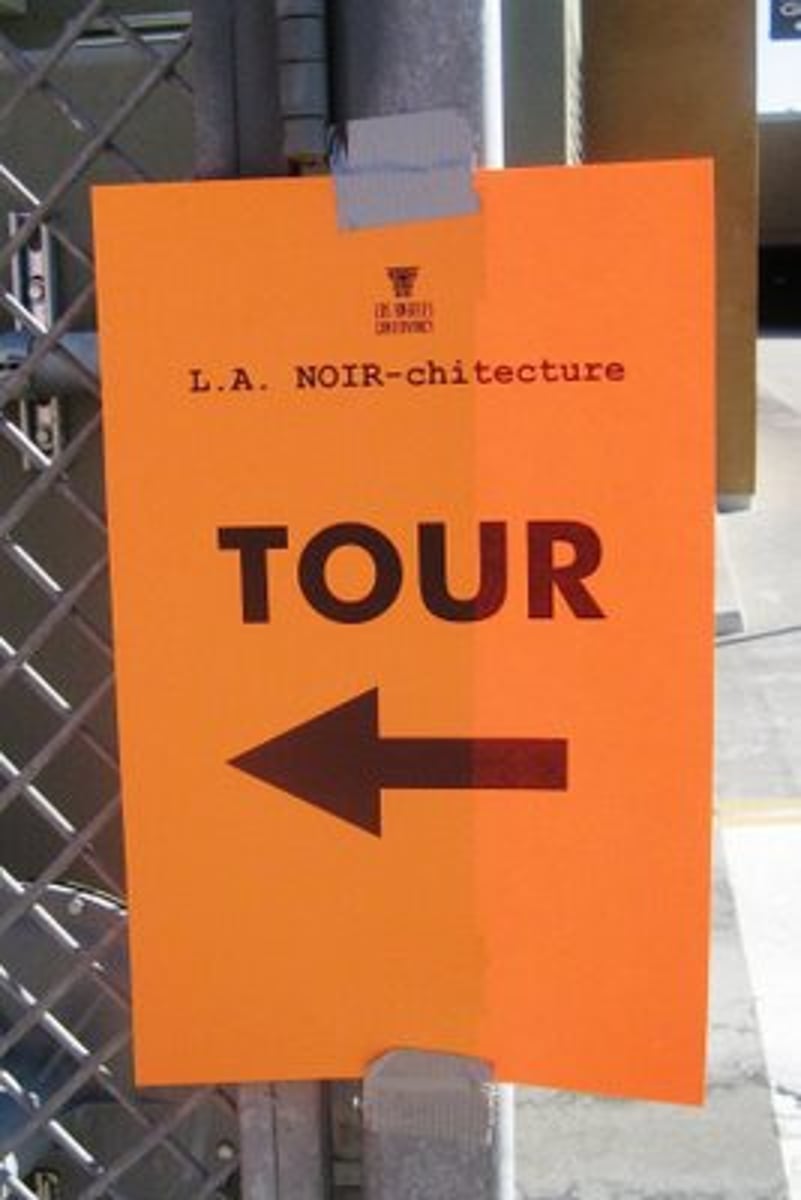 <p>to travel, to go around</p>