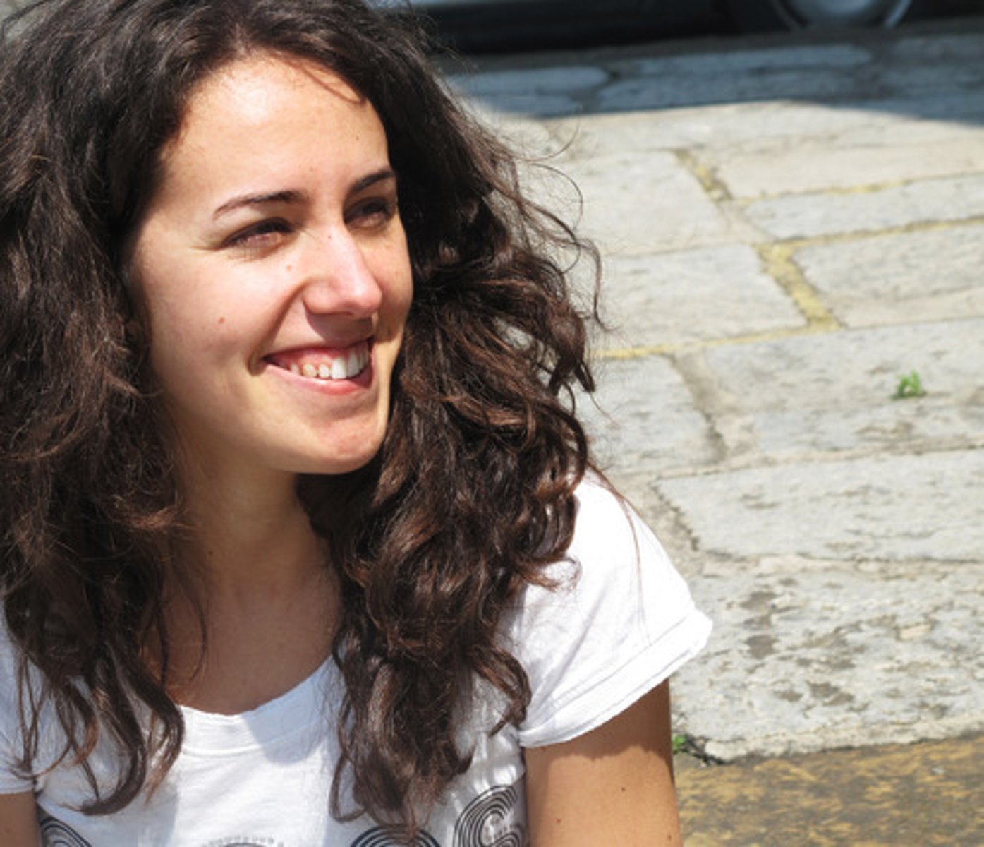 <p>to smile</p>