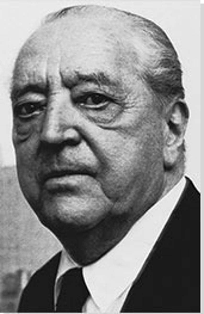 <p>German-American Modern Architect, Last Director of the "Bauhaus", "Less is More"</p>