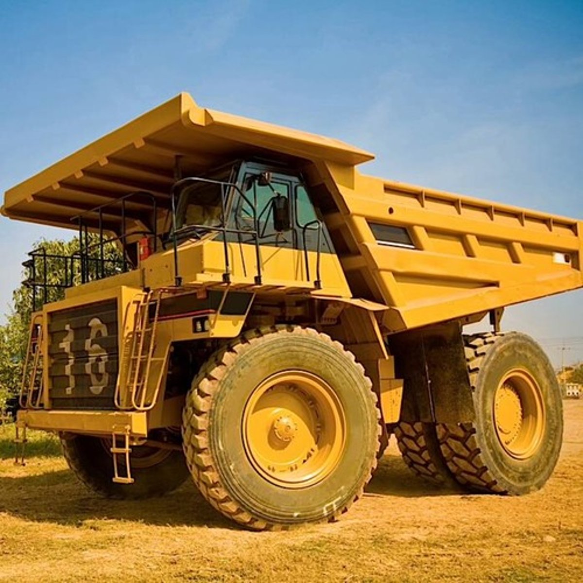 <p>produces fruit and veggies, CLOSER TO MARKET</p><p>truck farming === larger scale</p>