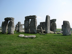 Neolithic a prehistoric monument in Wiltshire, England, consisting of a large circle of megaliths surrounding a smaller circle and four massive trilithons(3 stone construction); dating to late Neolithic and early Bronze Age. ca. 2100 BC