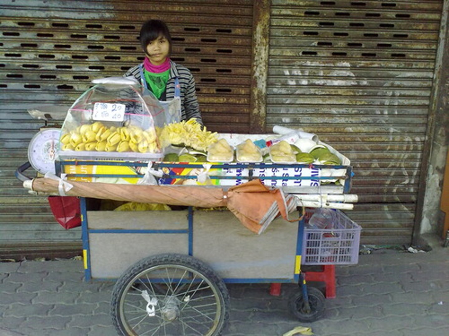 <p>n.小販、攤販、販賣業者</p>