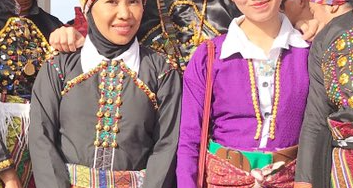 <p>refers to the <strong>white collar </strong>of badju (blouse) worn by Yakan women</p>