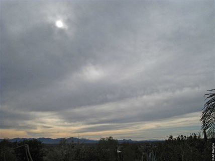 <p>Capa nubosa grisácea o azulada, aspecto estriado, deja ver el sol, no da lugar a fenómenos de halo debido a que no se encuentra a suficiente altitud.</p>