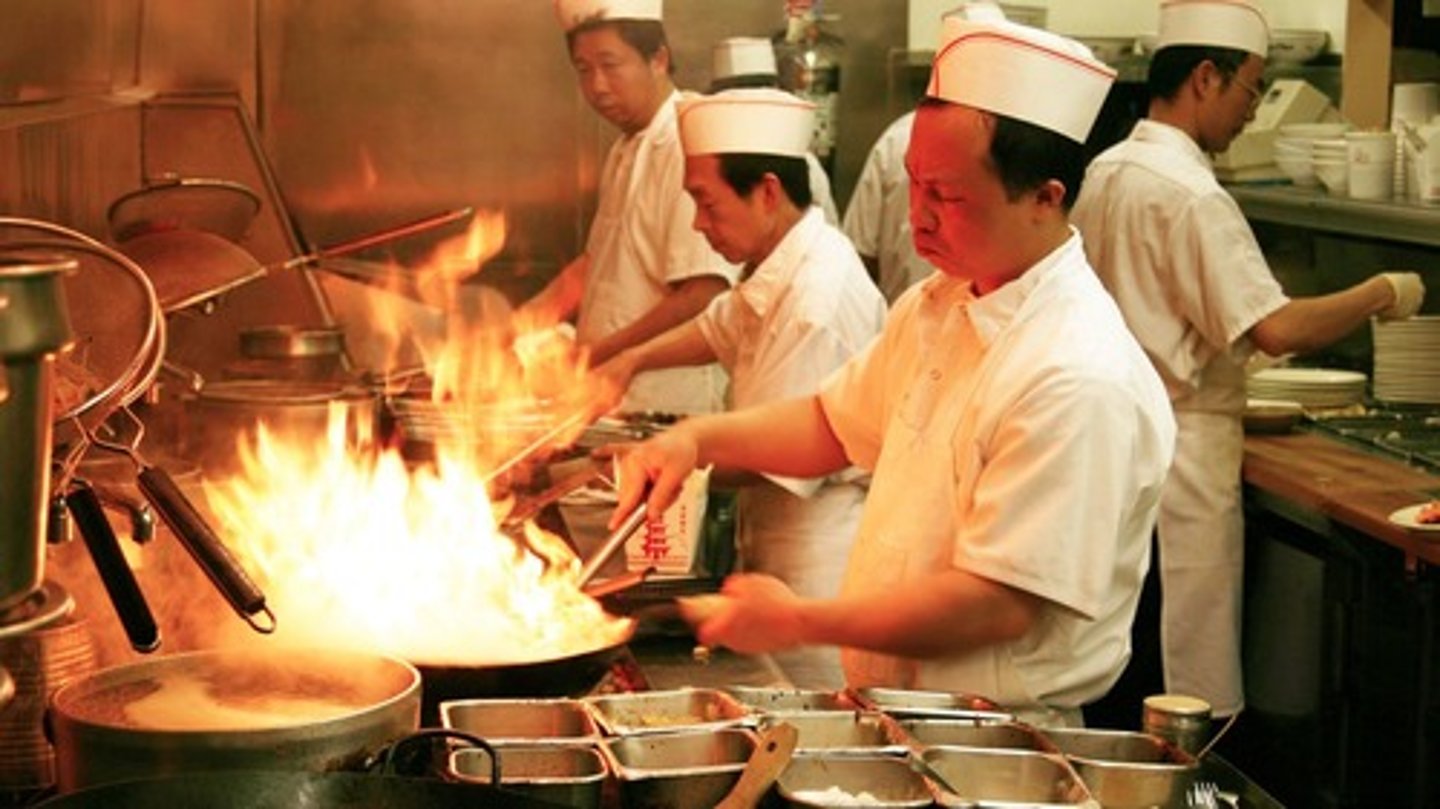 <p>master worker (shīfu)</p>