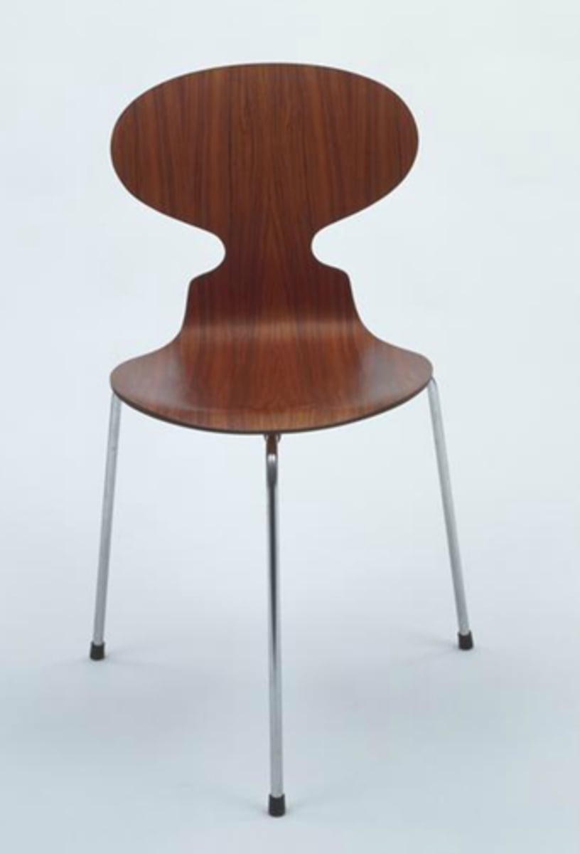 <p>Arne Jacobsen's chair the chair is made from nine layers of pressure moulded veneer on a base with slim steel legs. Its elegant shape and slender expression disguise its remarkable strength and comfort.</p>
