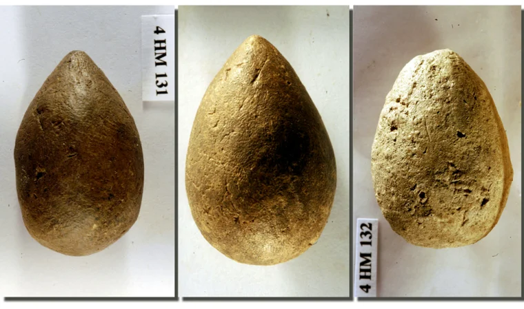 <p><strong>Sling stones and clay sling bullets from Hamoukar:</strong></p>