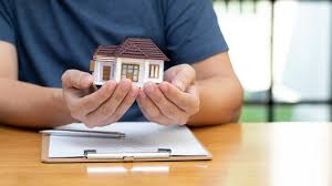 <p><strong>a person who will legally receive money, property, or a title from another person, especially an older member of the same family, when that other person dies:</strong></p><p><br></p>