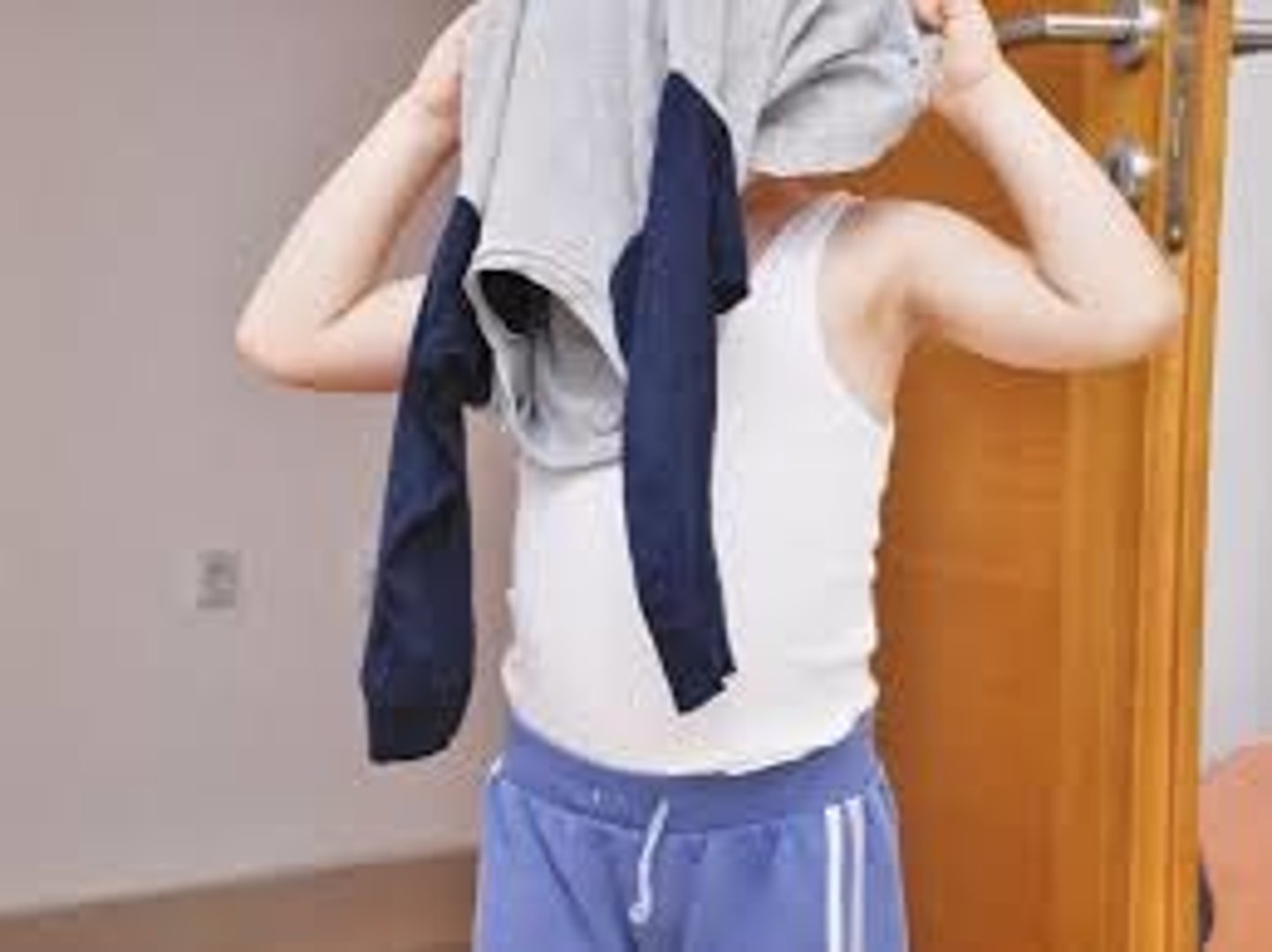 <p>to get dressed</p>