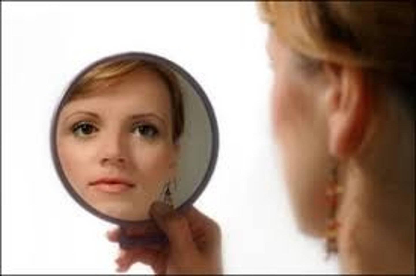 <p>to look at oneself in the mirror</p>