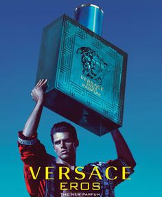 <p>quel est le fragrance le plus populaire  de chez  versace</p>