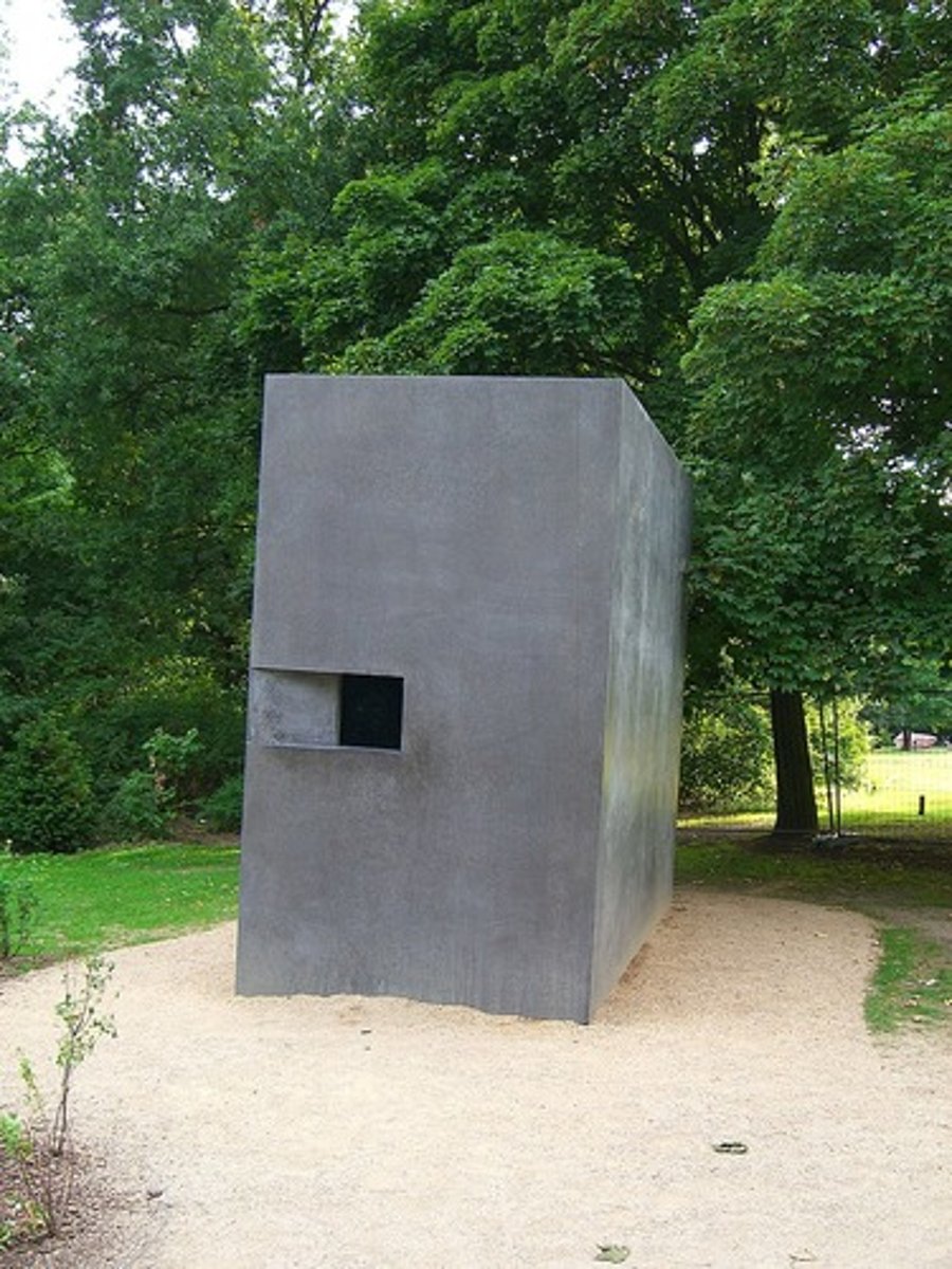 <p>anty-pomnik</p>