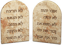 <p><strong>Code formé par les dix commandements, gravés sur des tables (</strong>Surface plane sur laquelle on peut écrire, inscrire) <strong>, que Dieu a remis à Moïse sur le mont Sinaï</strong></p>
