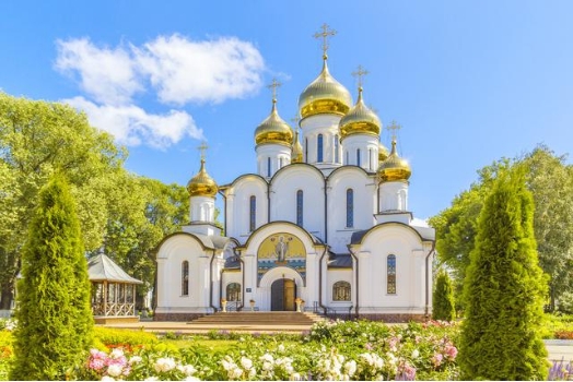 <p><span>|tʃɜːtʃ|</span></p><p><span>Церковь</span></p>