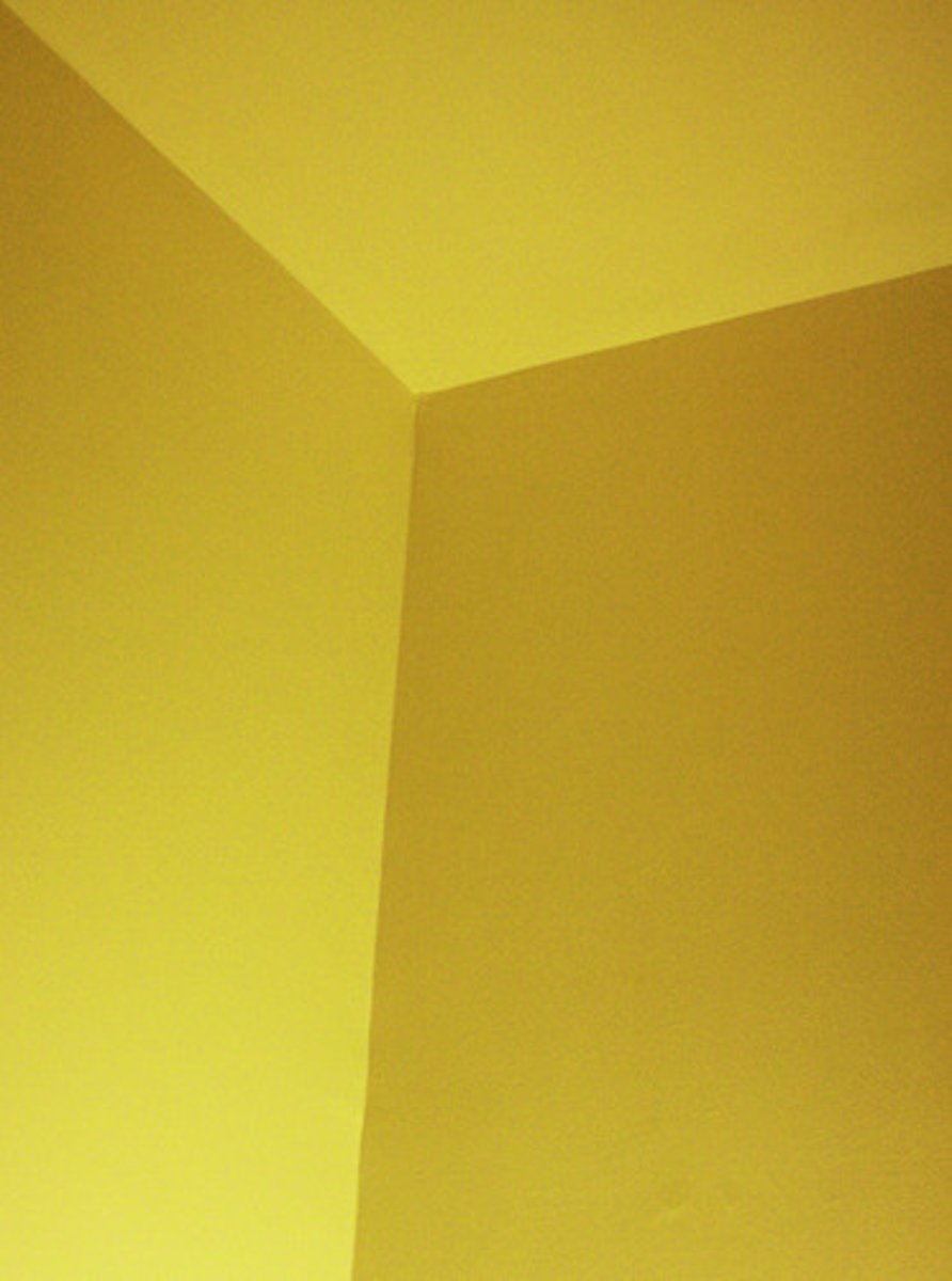 <p>yellow (huáng )</p>