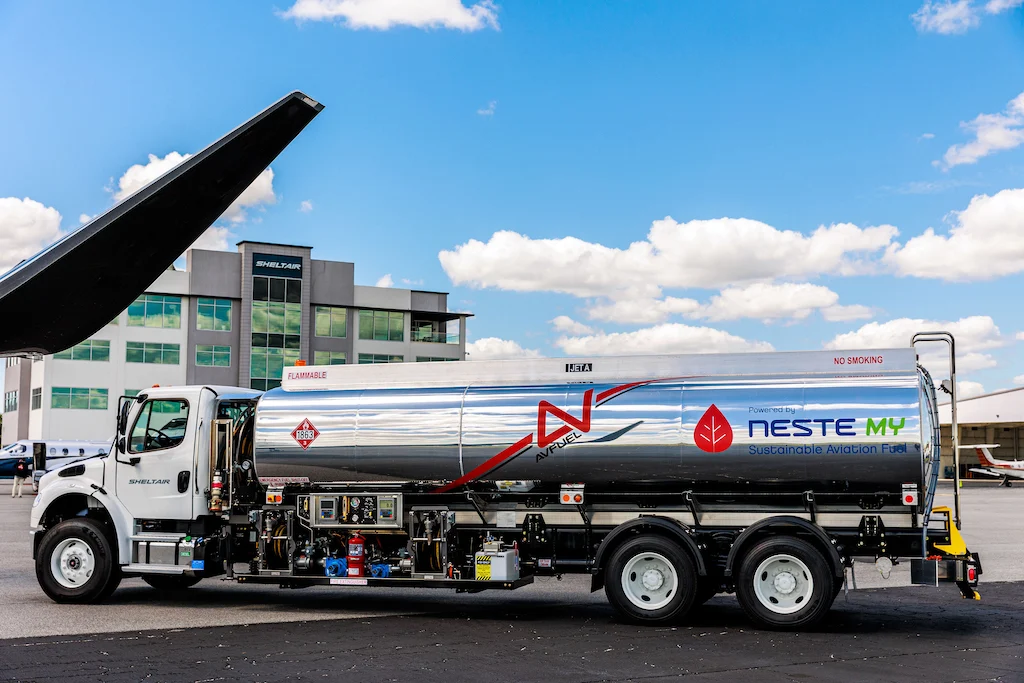 <p>What are the grades of fuel that can be safely used in your aircraft (Cessna-152), and what are the colors of the recommended fuels?</p>