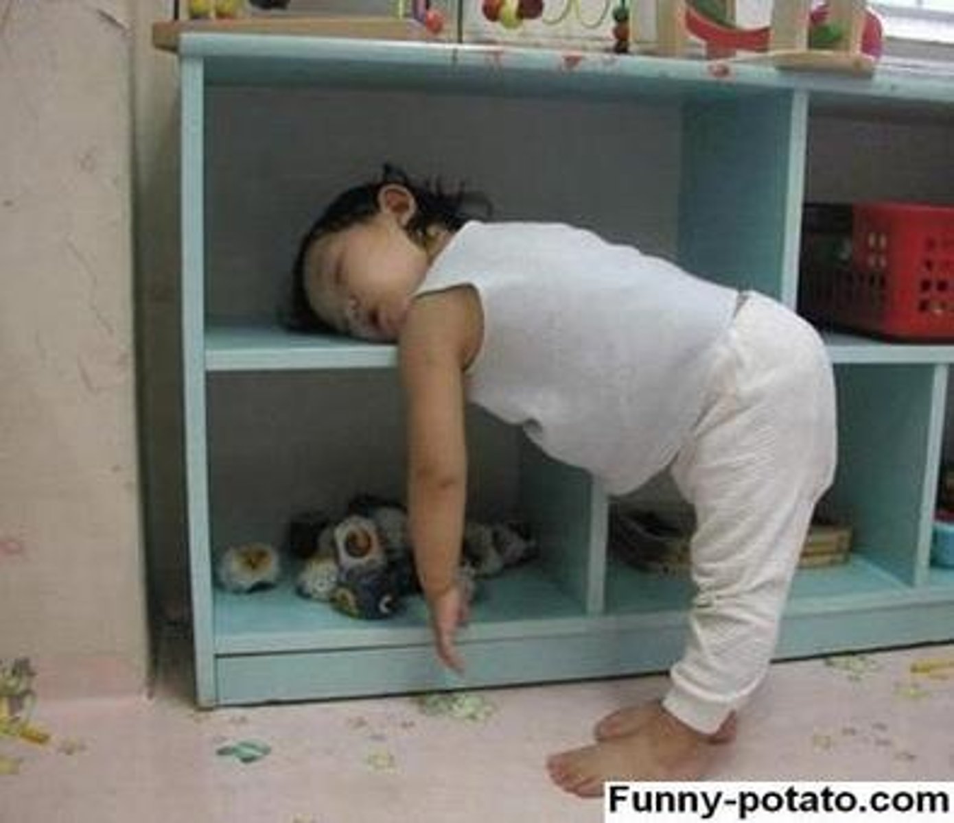 <p>(n) a state of sluggishness, inactivity, and apathy</p>