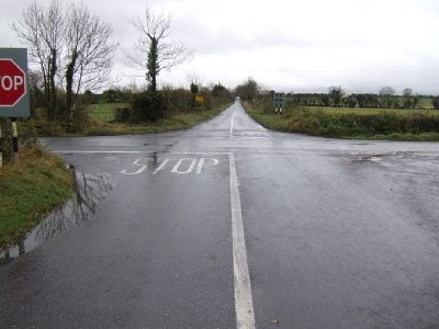 <p>đứng trước một ngã rẽ</p><p>ex: When you're at a crossroads, it's important to reflect carefully before choosing your path.</p>