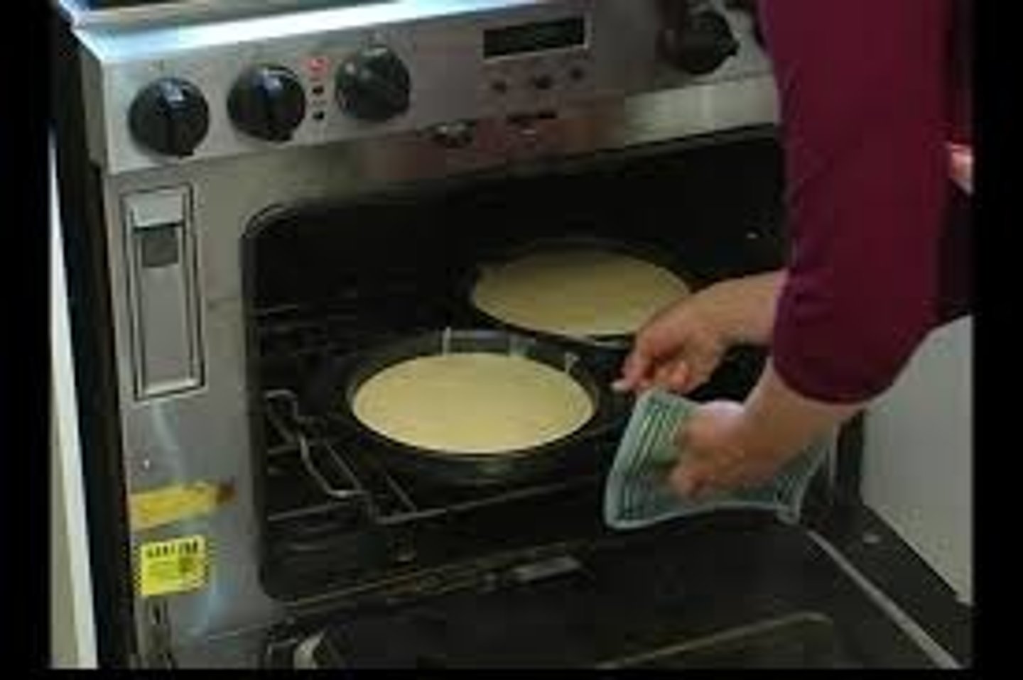 <p>endothermic - HEAT ENTERS, CAKE MUST BECOME WARM TO BAKE. (when the cake is in the over the oven must keep putting more heat in to cook the cake).</p>