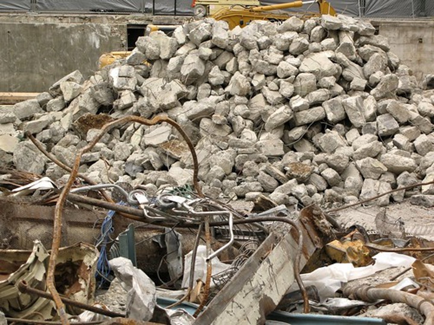 <p>обломки // Broken remains of something - rock, stone, brick, building materials</p>
