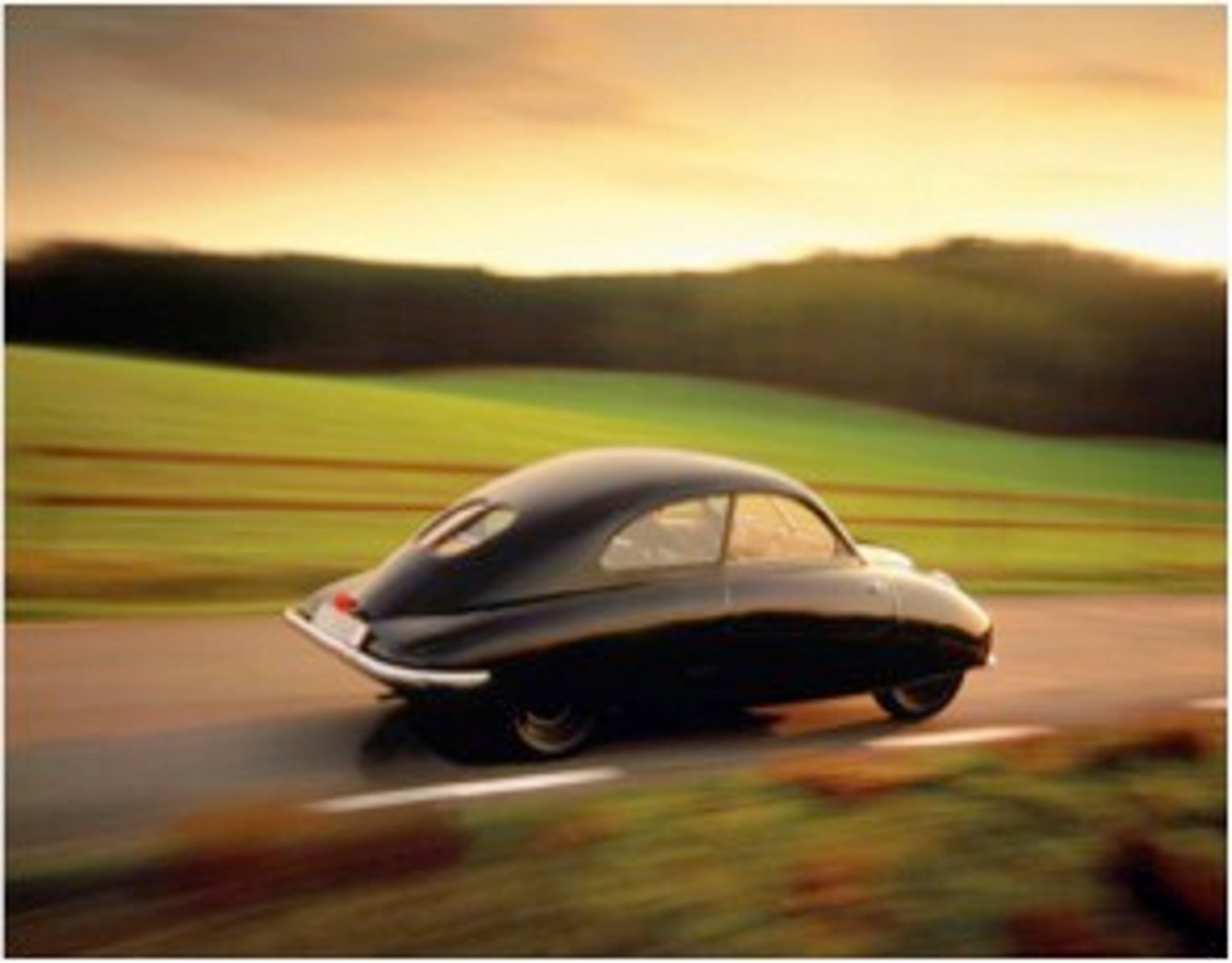 <p>Teardrop shape, futuristic design.</p><p>Raymond Loewy</p>