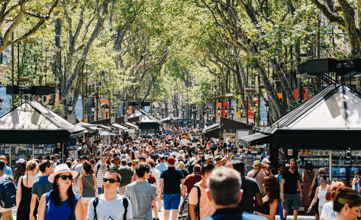 <p>Dòng (khách du lịch) đổ về</p>