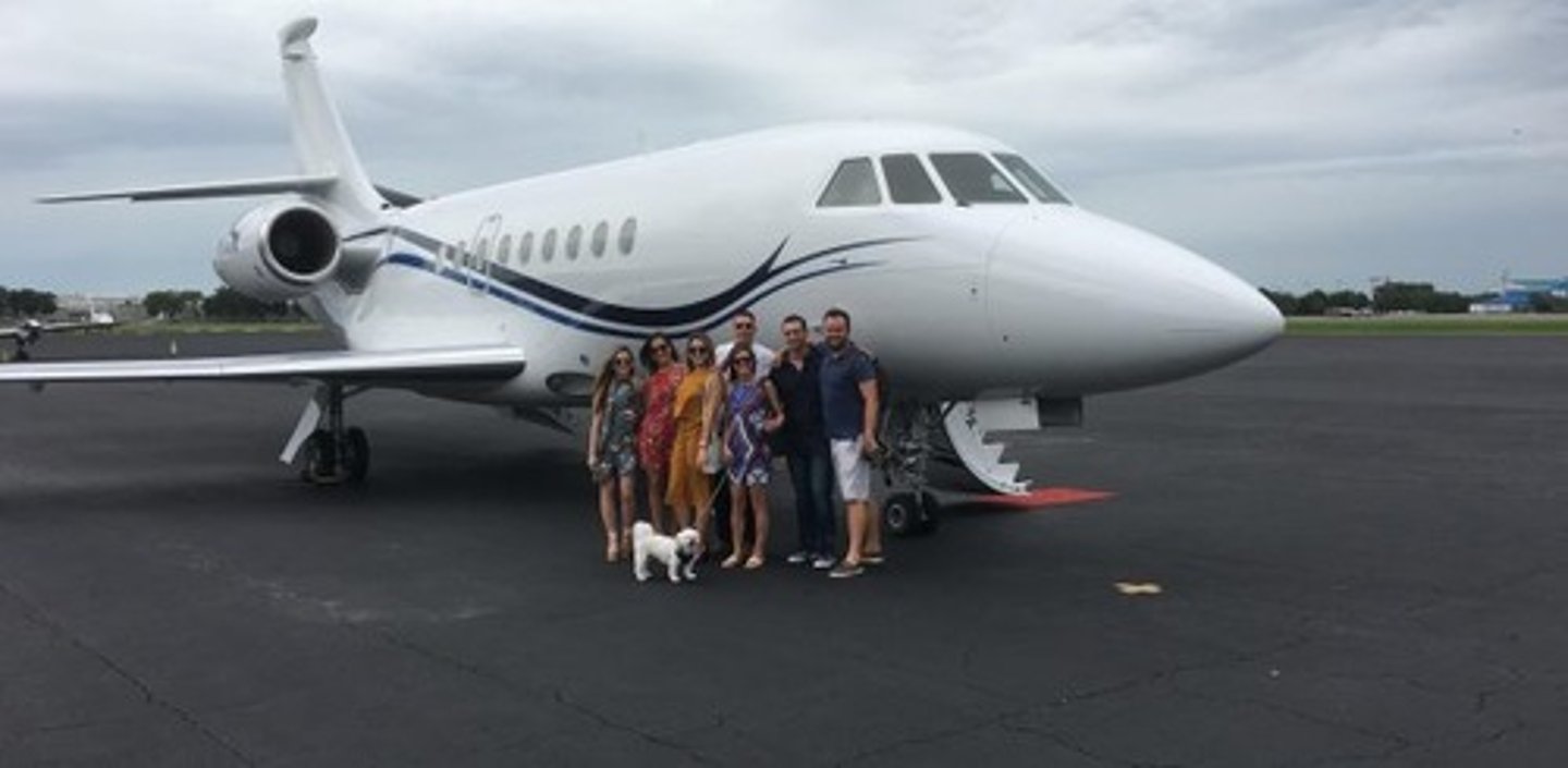 <p>chuyến bay thuê cả chiếc</p>