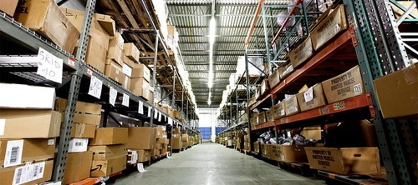 <p>склад, депо</p>