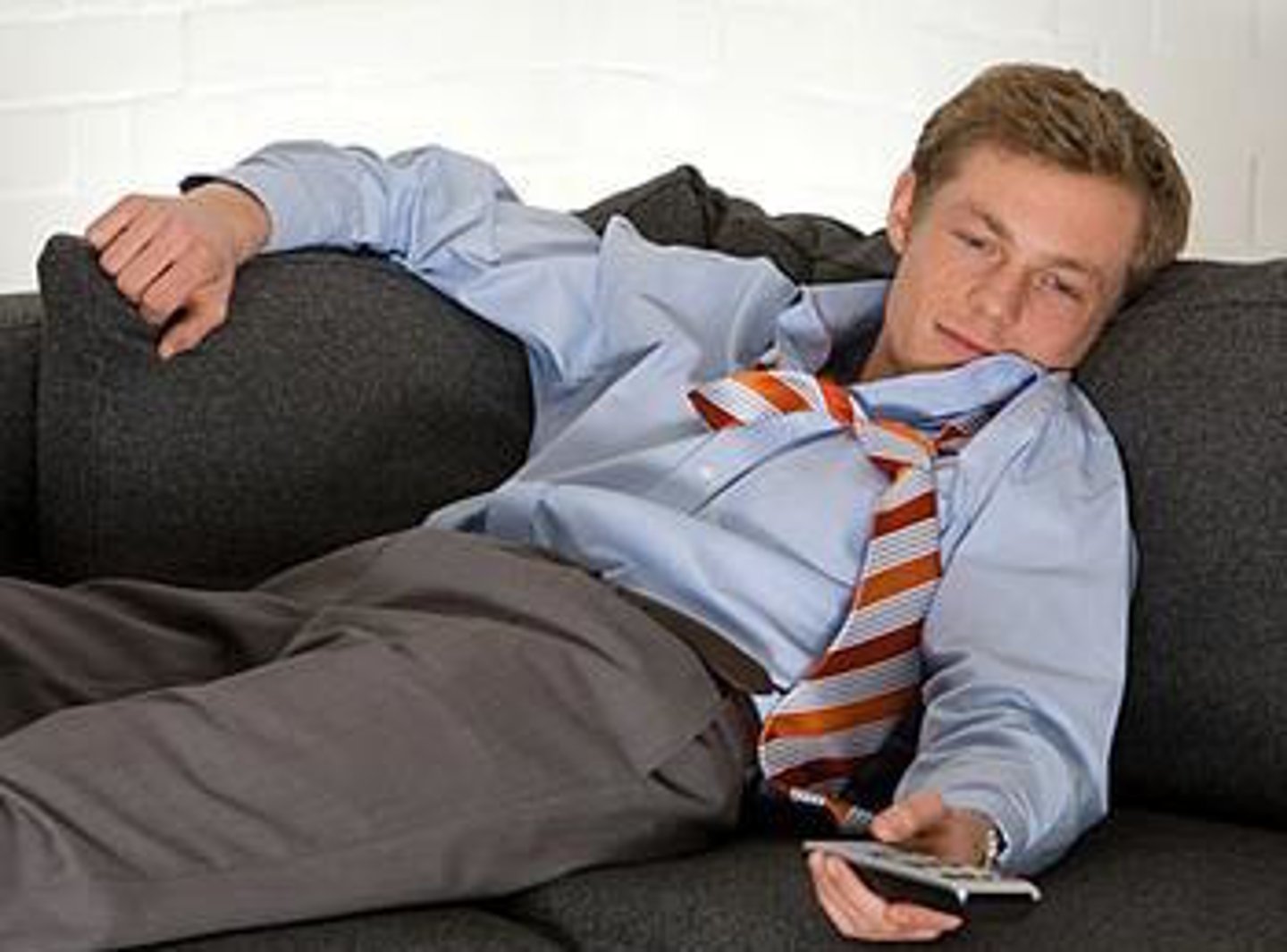 <p>too lazy or tired to do something</p><p>ex: I ... iron my clothes.</p>