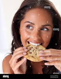 <p>biscuit | cookie</p>