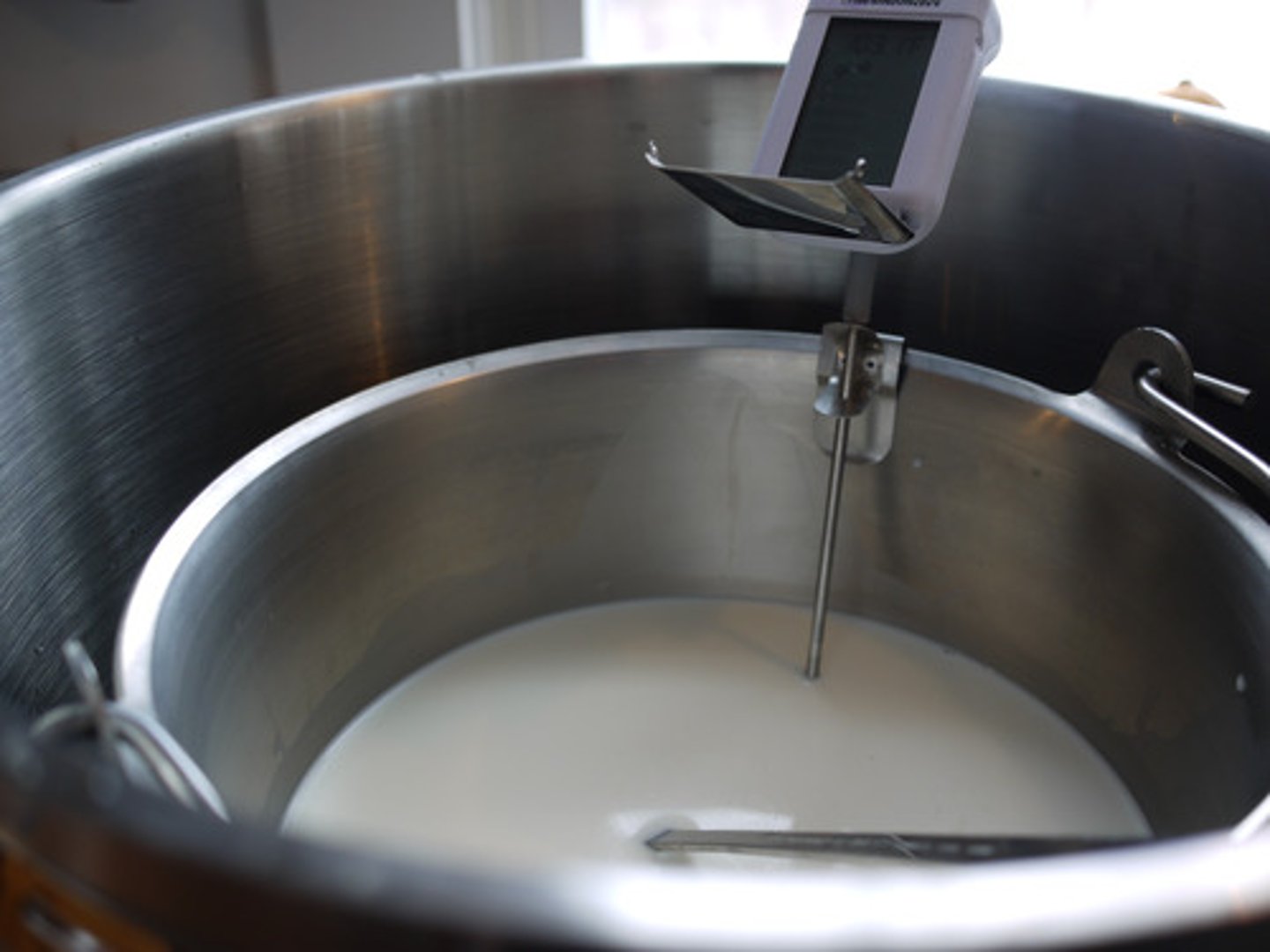 <p>Rapidly eating a liquid and preventing the air from coming into contact with it can preserve it longer. Used for milk.</p>