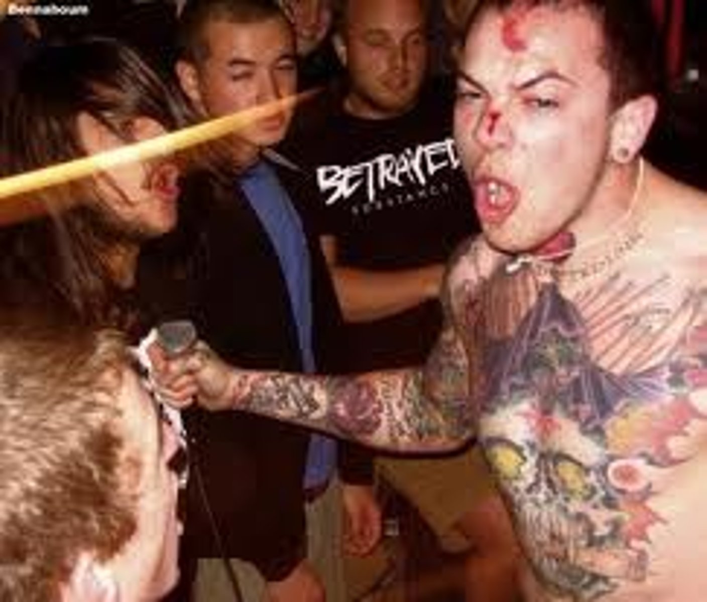 <p>lời nói thô lỗ</p>