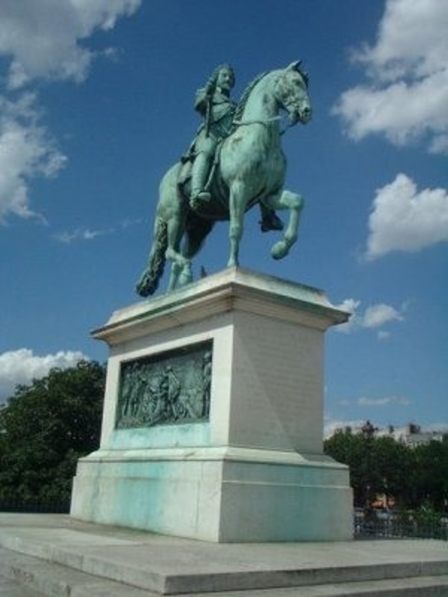 <p>bệ đỡ, đế</p><p><em>In the riot, the statues were toppled from their pedestals.</em></p>