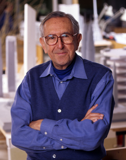 <p>Cesar Pelli</p>